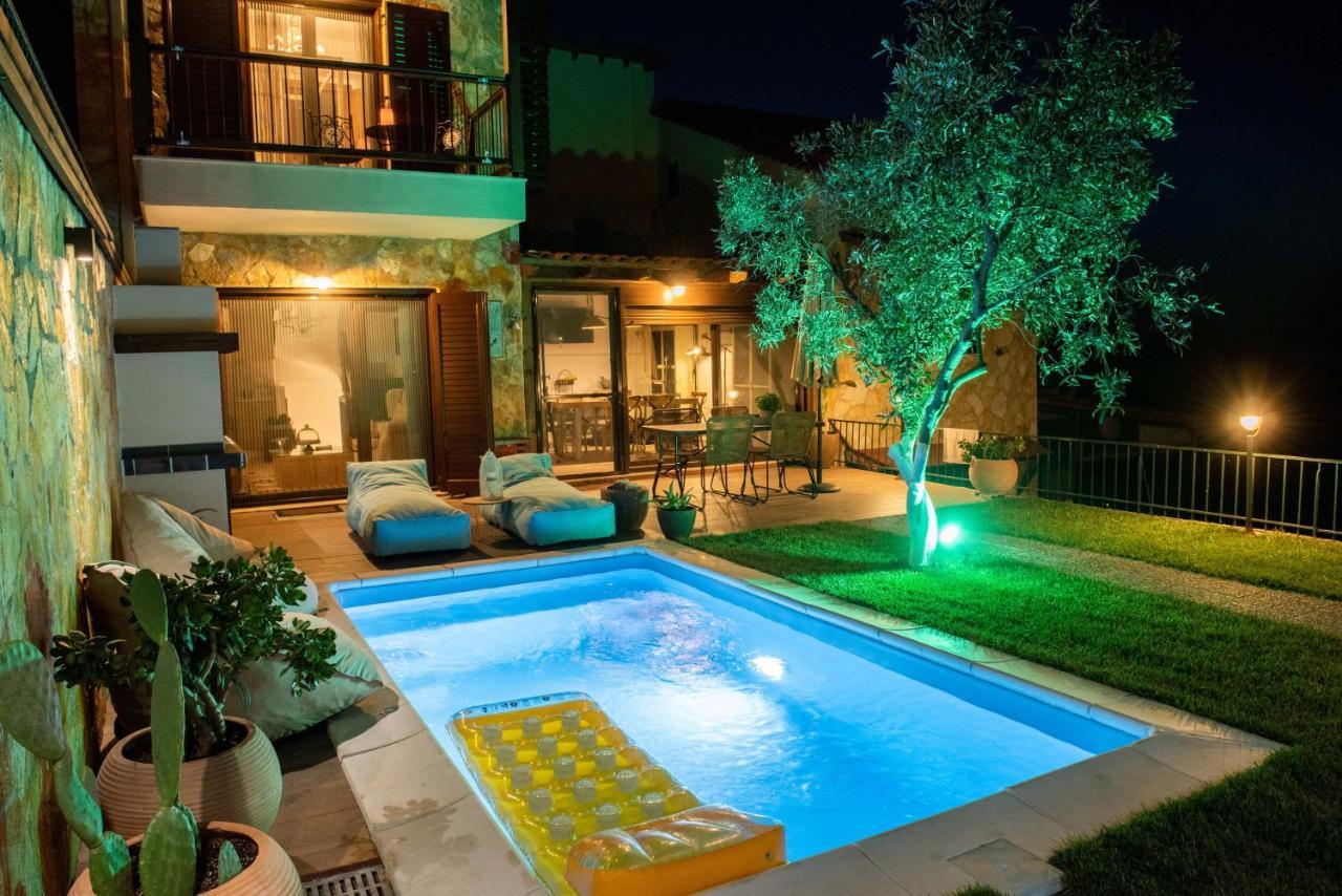 Dandy Villas Nea Roda - Melodic Waves - Private - Pool - Parking - Cellar Exterior foto