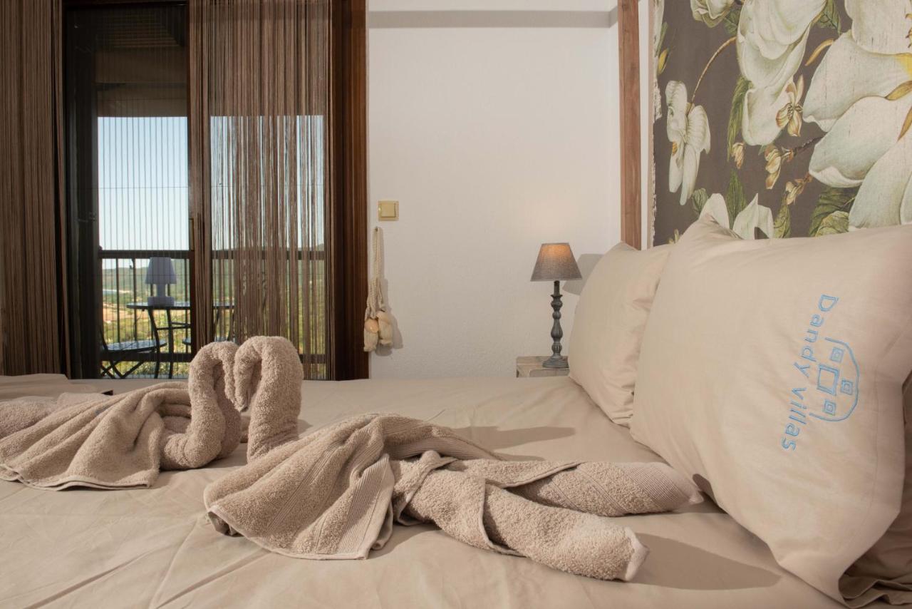 Dandy Villas Nea Roda - Melodic Waves - Private - Pool - Parking - Cellar Exterior foto